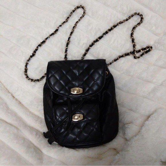 Small leather black backpack gold chains bag - Picture 5 of 5